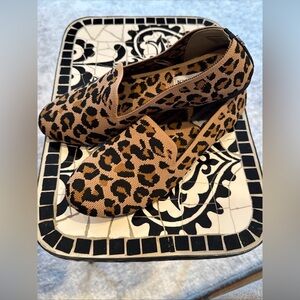 STEVE MADDEN Cheetah Print Slip On Shoes Size 8.5 Woman’s Flats Preowned